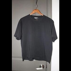 Uniqlo U Crew Neck T-Shirt – Minimalist Staple